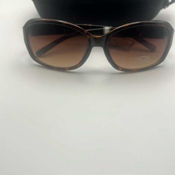 Oscar de la Renta Accessories - Oscar De La Renta Tortoise Sunglasses